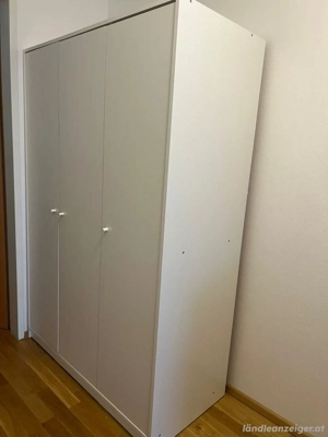Kleiderschrank Bild 5