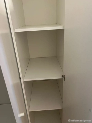 Kleiderschrank Bild 3