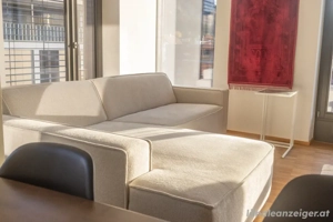 Modernes Ecksofa- Couch in Beige   Stilvoller Komfort für Ihr Wohnzimmer