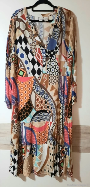 Druckkleid mit Knopfleiste 