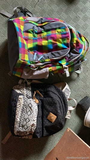 diverse möbel und rucksack Bild 4