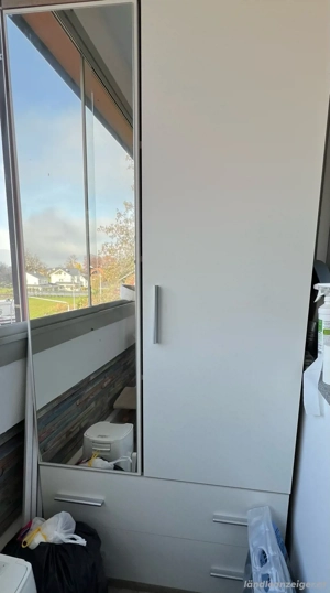 Schrank mit Spiegel Bild 2