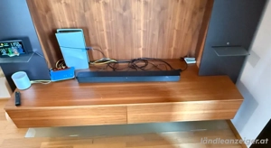TV-Kommode aus Holz   mit Beleuchtung und viel Stauraum