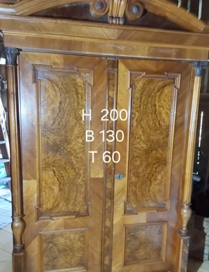 Antiker Schrank  mit Verziehrungen  Bild 2