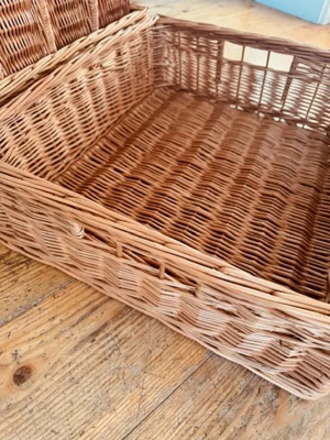 Korbset bestehend aus 2 großen und 12 kleinen Körben