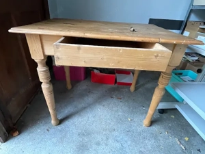 Holztisch Basteltisch ZU VERSCHENKEN