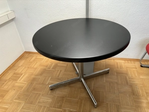 Runder Tisch mit 3 Stühlen