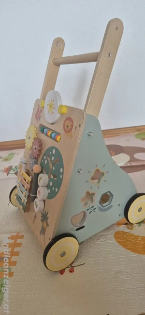 Lauflernwagen aus Holz Bild 2