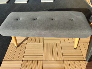 zwei kleine gepolsterte Bänke Bild 2