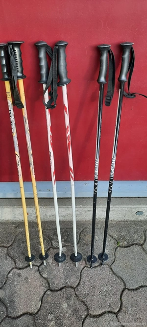 div. Skistöcke
