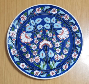 Wunderschöner vintage Wandteller aus Kütahya (Türkei), Blumenmotiv, 30 cm, handgefertigt, handbemalt