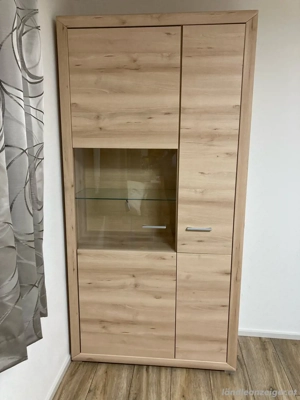 Vitrinenschrank kostenlos