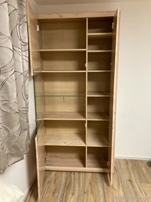 Vitrinenschrank kostenlos Bild 2