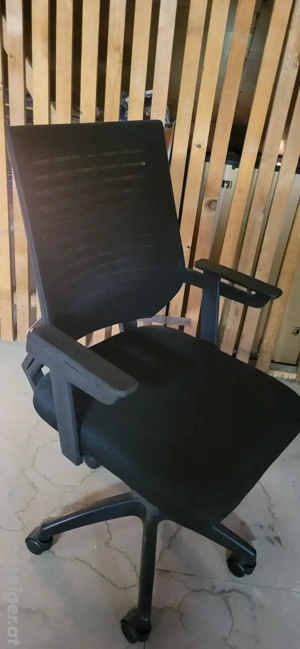 Schreibtisch mit Drehstuhl  Bild 5