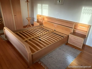 Holzbett zu vergeben Bild 3