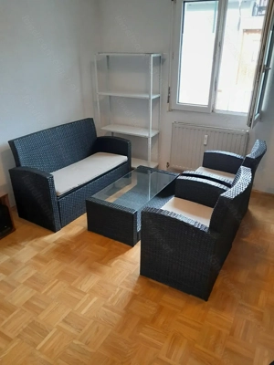 Rattan Lounge. Tisch u. 2 Stühle
