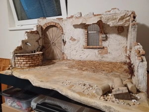 Krippe als Eck-Krippe, handgearbeitet Bild 3