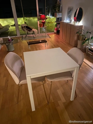 2 rose Stühle Bild 3