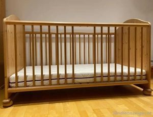 Gitterbett aus Holz Bild 2