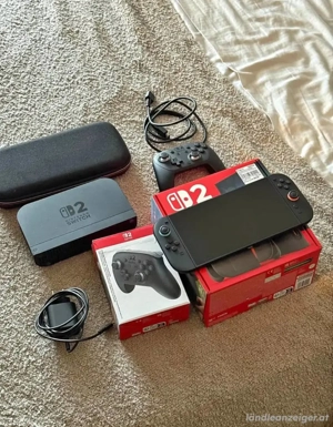 Nintendo Switch 2 mit dem Nintendo Switch 2 Pro Controller.