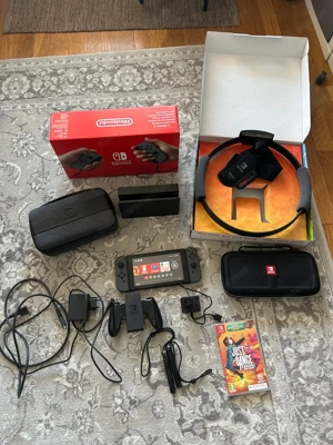 Nintendo Switch mit viel Zubehör Bild 2