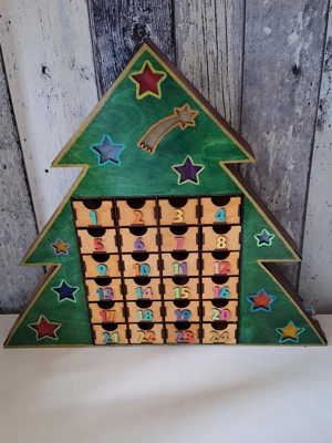 Wunderschöner zeitloser Adventskalender! Gelasert und handbemalt! 