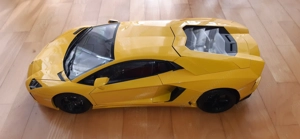 Lamborghini Aventador Modell 1:8
