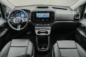 Mercedes-Benz eVito 129 Tourer PRO Lang SpurH ACC KlimaA SpurW Bild 7