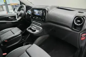 Mercedes-Benz eVito 129 Tourer PRO Lang SpurH ACC KlimaA SpurW Bild 8