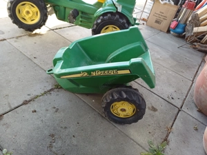 Traktor mit Anhänger und Seilwinde Bild 3