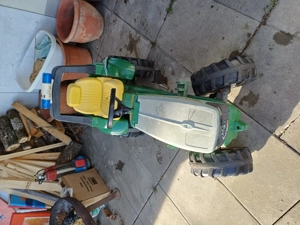 Traktor mit Anhänger und Seilwinde Bild 2