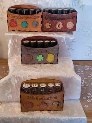 Kompakte gelaserte und handbemalte Kleingeld- Wechselstation mit Münzsortierer