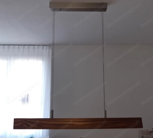 Schöne LED Holzhängelampe, dimmbar 