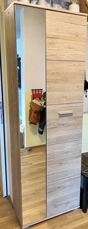 Garderobenschrank