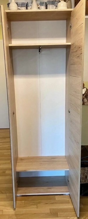 Garderobenschrank Bild 2