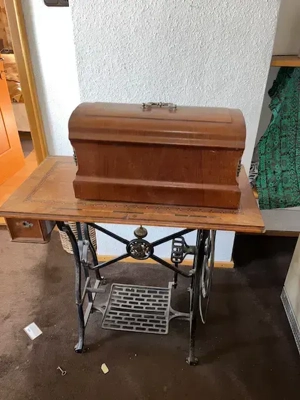 Nähmaschine antik Bild 2