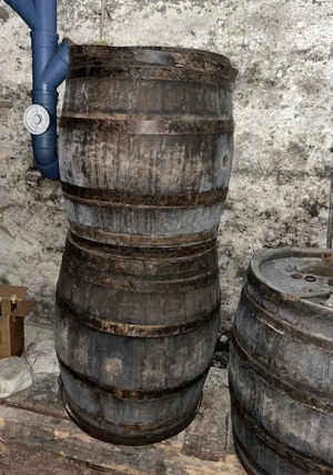 Holzfässer zu verkaufen