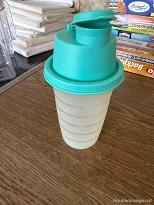 Shaker Tupperware 
