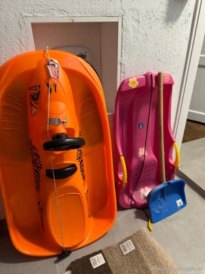 Rodel Bob Wintersport der orange Bob ist weg  Bild 2