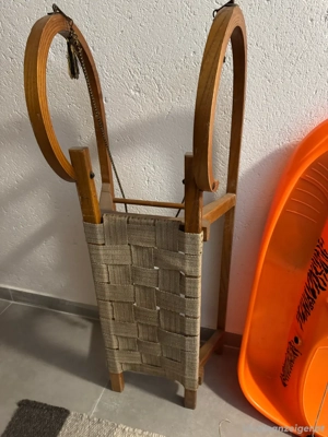 Rodel Bob Wintersport der orange Bob ist weg  Bild 3