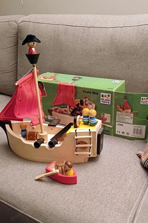 Plan Toys Piratenschiff aus Holz Bild 2