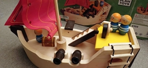 Plan Toys Piratenschiff aus Holz Bild 5
