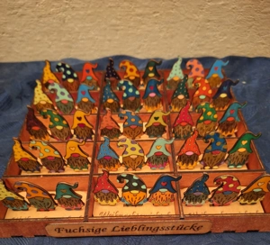 Bunte Mini-Weihnachtswichtel mit Beleuchtung; gelasert und handbemalt St. 4,50 