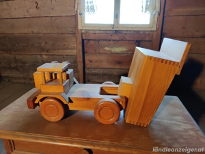 Spielzeug LKW-Kipper (Massivholz) Bild 3
