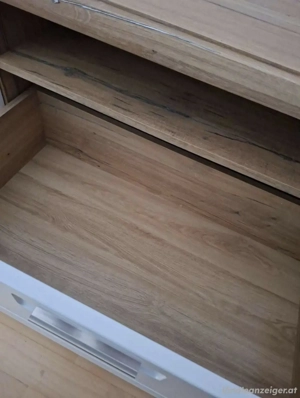 TV Board mit Schiebetüren Bild 2