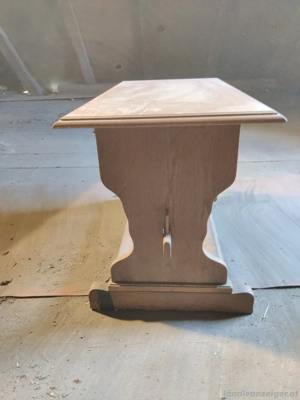 Alter Tisch mit Schublade Bild 4
