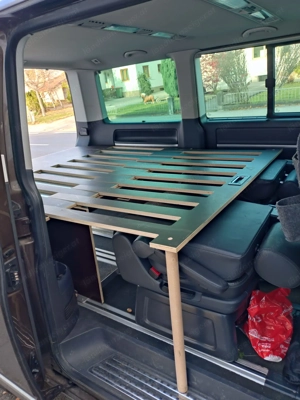 Schlafbett und Schienen VW Bus 