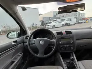 VW Golf Comfortline 1,9 TDi aus erster Hand Neu Vorgeführt 06 2026! Bild 9