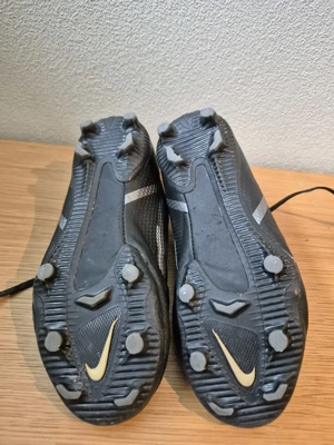 Nike Fussallschuh Größe 32 Bild 5