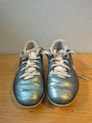 Nike Kinder Fußballschuh Größe 35 Bild 2